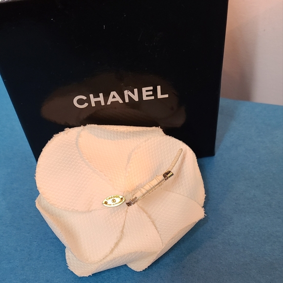 Chanel Camellia Textile Corsage - Picture 6 of 14